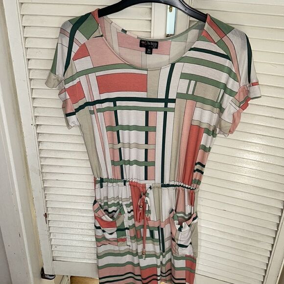 Limited Edition Beach 🏖️ Dress 🖼️ Deco Look 👀Miamibased hotel 🏨 The Webster - Picture 10 of 17